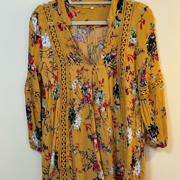 🌻SOLD🌻Brand New Saffron Floral Flutter Tunic Size Large - Picture 4 of 7